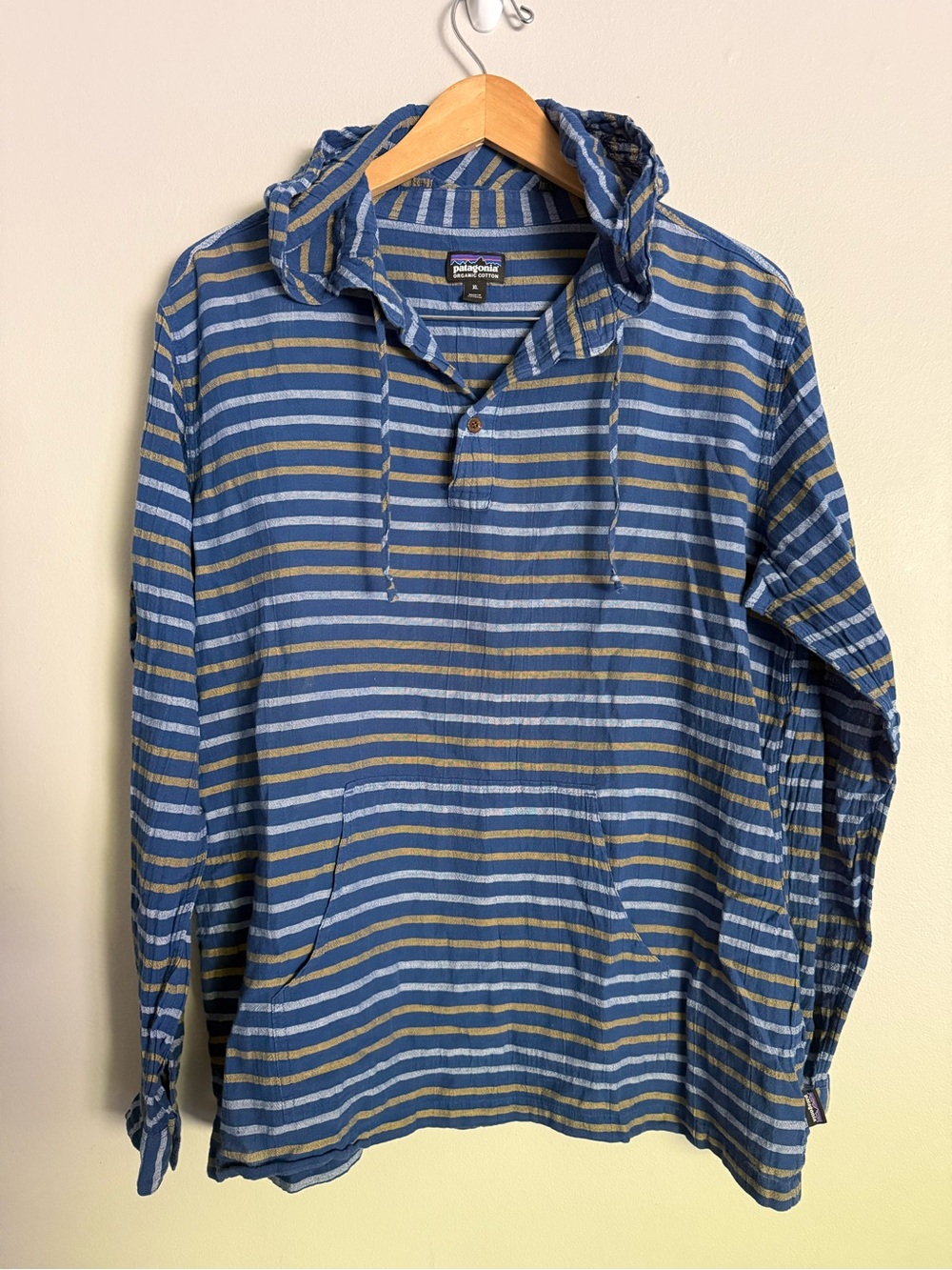 Patagonia Men’s XL Hoodie Shirt Blue & Olive Striped Shirt